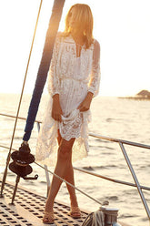 Midikleid mit Spitzenstickerei und Bindegürtel