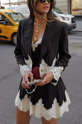 Seasoned Chicness – Gestreiftes Minikleid und Blazer aus Spitze