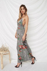 Rückenfreier Jumpsuit mit Streifenmuster und Bindegürtel