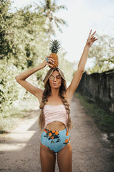 Süßer Sommer Badeanzug mit Früchten und Streifen