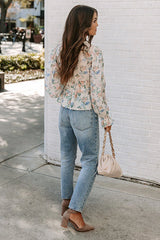 Romantic Vibes – Gehäkeltes Schößchen-Top mit Blumenmuster