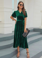 KURZÄRMELIGES KLEID AUS SAMT MIT GESPLITTETEN ÄRMELN