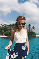 Rückenfreies Kleid mit Spitzenstickerei und Print