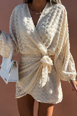 Love You Truly – Langärmliges Mini-Wickelkleid