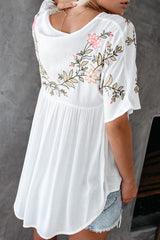 „After Your Heart“ kurzärmliges Oberteil mit Blumenstickerei