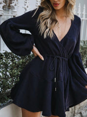 DAMEN STRICKPULLOVERKLEID MIT V-AUSSCHNITT UND RÜSCHEN