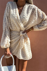 Love You Truly – Langärmliges Mini-Wickelkleid