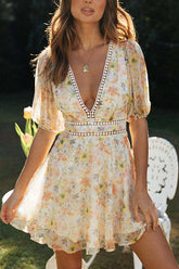 Sing With Me – Minikleid mit Puffärmeln und Blumendruck