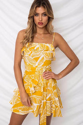 Minikleid mit Rüschen und Blätter-Print