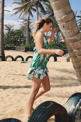 Grünes bedrucktes Strandkleid