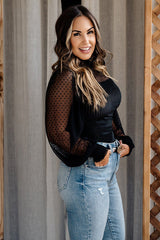 Romantic History – Schwarzes, langärmliges Tülltop mit Schweizer Punkten