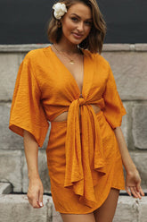 Atemberaubendes, schickes Minikleid mit kurzen Ärmeln