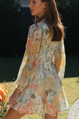 Strahlend süßes langärmliges Minikleid mit Blumenmuster