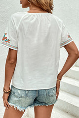 As It Happen – Kurzärmliges Oberteil mit Blumenstickerei