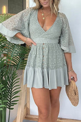 Dreamy Date Minikleid mit V-Ausschnitt und Spitze – 7 Farben