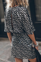 Forever Chic Minikleid mit offenem Rücken und kurzen Ärmeln