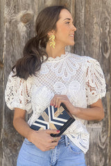 Getting Closer Hollow-Out Kurzarm-Top – 4 Farben