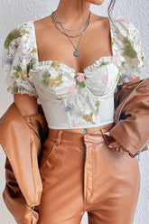 Take Time – Crop-Top mit Vintage-Blumenspitze und Puffärmeln