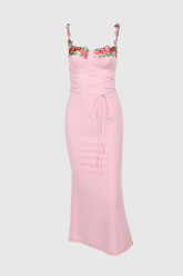 Raegan – Figurbetontes Maxikleid mit Blumenstickerei in Rosa