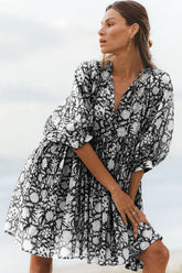 Kopie von „Take Your Joy“ bedrucktes Babydoll-Minikleid – Schwarz