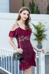 Mini-Wickelkleid mit Spitzenrüschen am Saum – 3 Farben