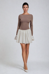 Adamma – Deconstruct – Figurbetontes Minikleid mit Rüschen in Braun