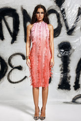 Adhara – Rotes Midikleid aus Netzstoff mit Fransen und Rüschen