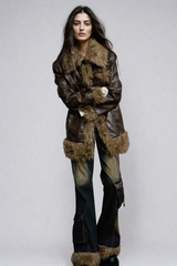 Agueda Jeans mit Kunstfell-Tasche