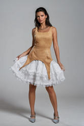 Ailis ärmelloses Minikleid mit Rüschen und Spitze