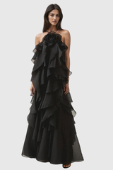 Ailish – Rückenfreies Maxikleid mit Blumen- und Rüschenmuster in Schwarz