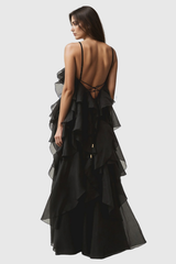 Ailish – Rückenfreies Maxikleid mit Blumen- und Rüschenmuster in Schwarz