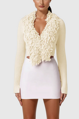 Aimee – Tief ausgeschnittenes Strickoberteil mit Fransen in Aprikose