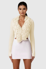 Aimee – Tief ausgeschnittenes Strickoberteil mit Fransen in Aprikose