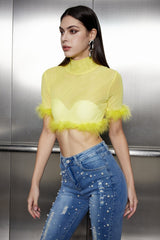 Aina – Kurzes Oberteil mit Federdeko