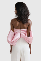 Ainslie Satin-Top mit schulterfreiem Schnitt und Schleife