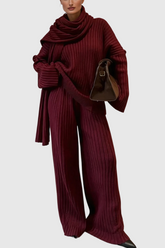 Alessia – Rotes Strickhosen-Set mit Schalkragen und Schnürung