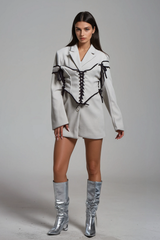 Alonsa – Weißer Blazer mit Korsettschnürung