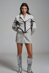 Alonsa – Weißer Blazer mit Korsettschnürung