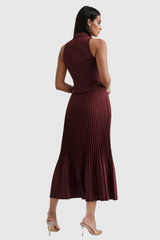 Alora – Ärmelloses Set mit Rüschenrock und Revers in Rot