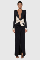 Alsatia – Maxikleid mit tiefem Ausschnitt und Schlitz und Schleife