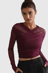 Alusia – Figurbetontes Oberteil aus gekreuztem Netzstoff in Rot