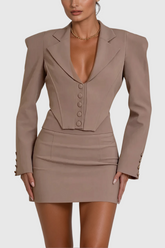 Alwin – Figurbetontes Rockset mit tiefem Ausschnitt und Knopfleiste