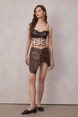 Aubrie Cross Asymmetrischer Lederrock