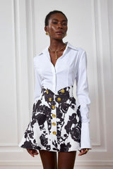 Aviana – Figurbetonter Minirock mit Blumenrüschen