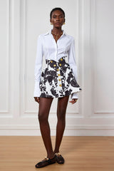 Aviana – Figurbetonter Minirock mit Blumenrüschen