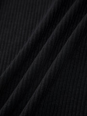 Kurzes, figurbetontes Neckholder-Kleid mit Schlüssellochausschnitt