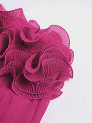 Kurzes Kleid mit Netzstoff-Rosetten und Falten