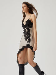 Camisole-Midikleid mit Jacquard-Blumenspitze und Kontrastbesatz