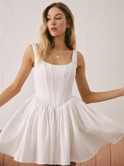 Elegantes, einfarbiges, kurzes französisches Kleid