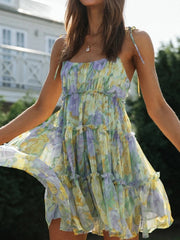 Kurzes Camisole-Kleid mit mehrlagigem Blumenmuster